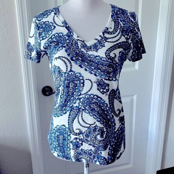 Tommy Hilfiger Blue and White Paisley V Neck Short Sleeve top NWOT 2/20
sale - Picture 1 of 6